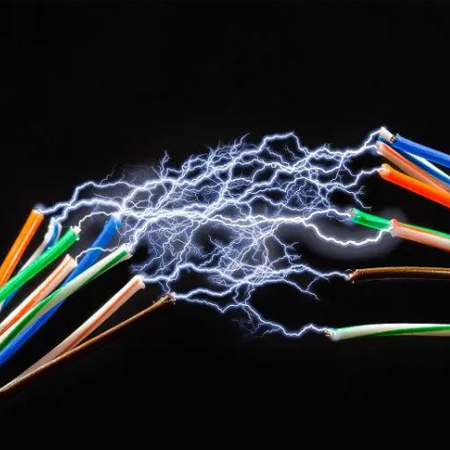 电缆发生火灾时应怎么做？